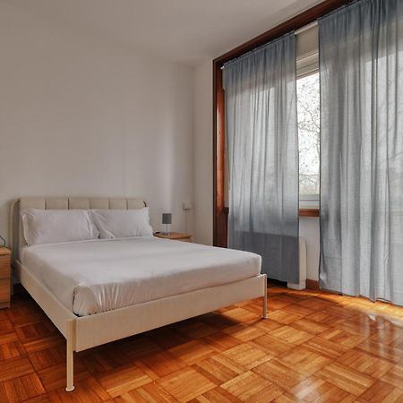 Joivy Chic 3-Bed Flat Near Colonne Di San Lorenzo Милан Экстерьер фото
