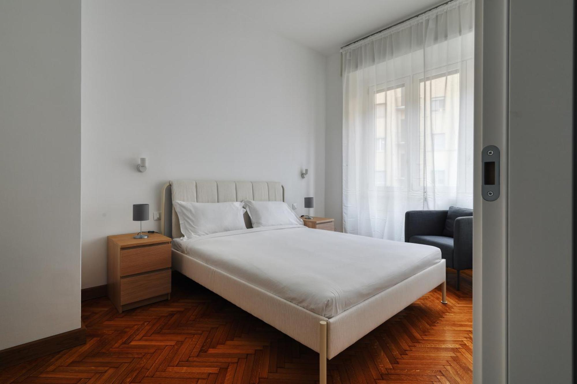 Joivy Chic 3-Bed Flat Near Colonne Di San Lorenzo Милан Экстерьер фото