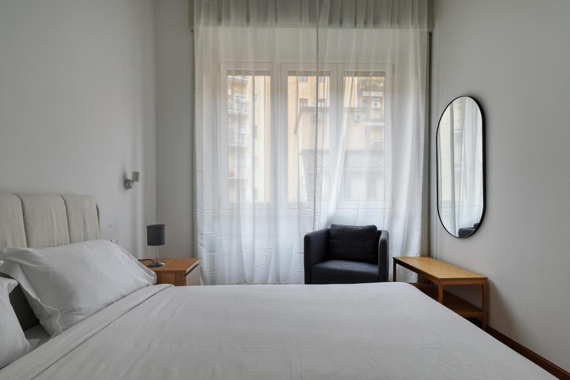 Joivy Chic 3-Bed Flat Near Colonne Di San Lorenzo Милан Экстерьер фото