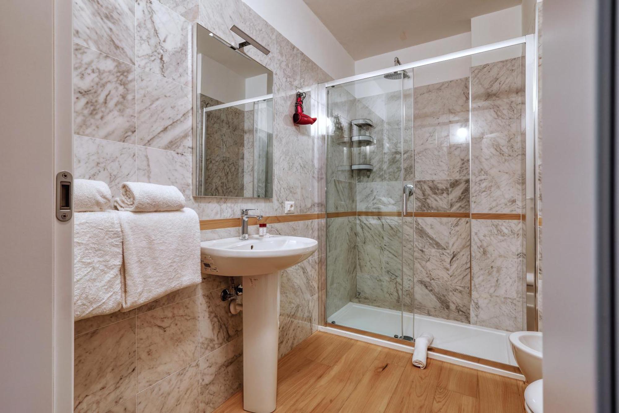 Joivy Chic 3-Bed Flat Near Colonne Di San Lorenzo Милан Экстерьер фото